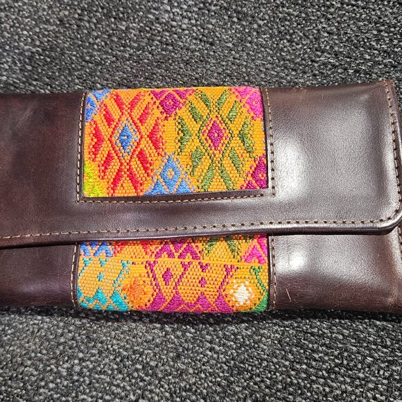 Ladies Leather Wallet & 3 Stitched Keychains - Picture 5 of 9